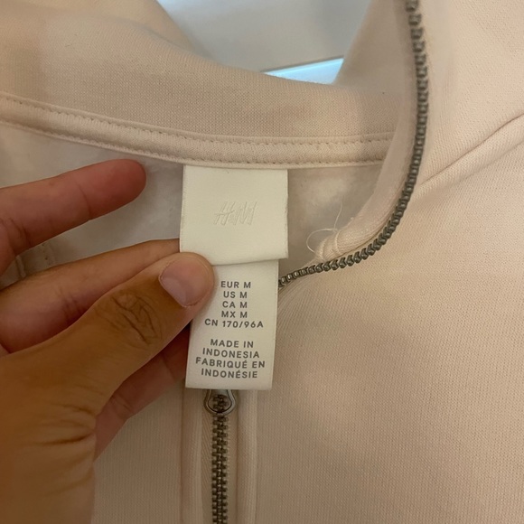 H&M sweater - Picture 2 of 2